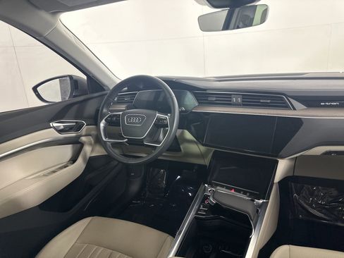 Used 2021 Audi e-tron Premium Plus w/ Premium Plus Package image 14