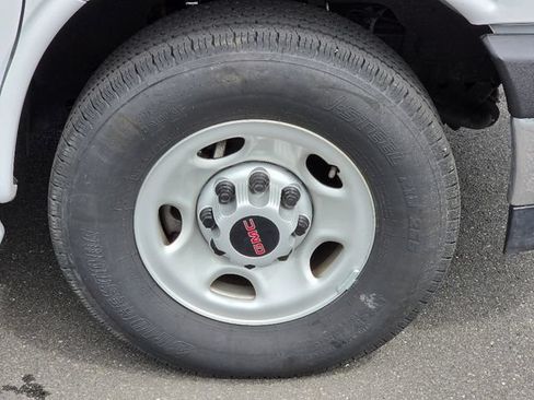 Used 2024 GMC Savana 2500 w/ Driver Convenience Package RWD image 9
