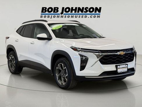 Certified 2024 Chevrolet Trax LT w/ Driver Confidence Package FWD image 2
