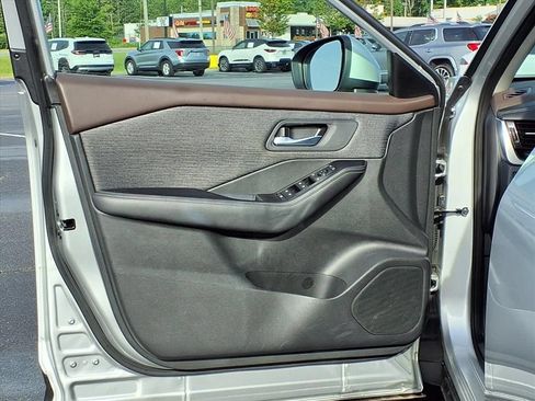 Used 2022 Nissan Rogue SV AWD/4WD image 5