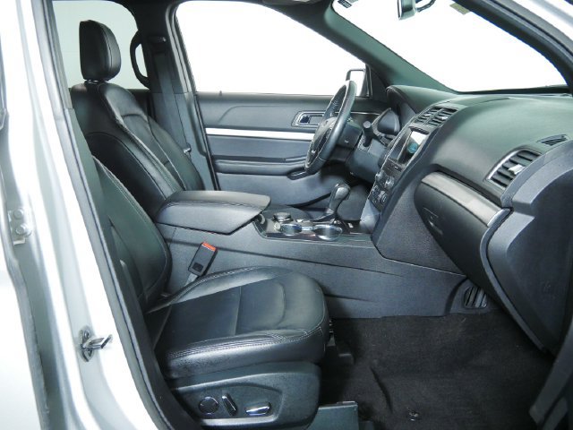 Certified 2018 Ford Explorer XLT w/ Equipment Group 202A AWD/4WD image 14