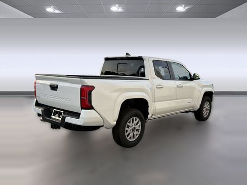 Used 2026 Toyota Tacoma SR5 w/ SR5 Upgrade Package RWD image 9