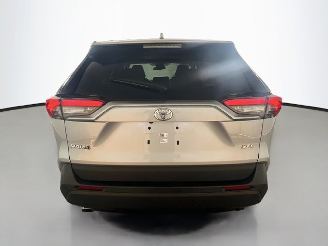 Used 2025 Toyota RAV4 XLE w/ Convenience Package FWD image 7