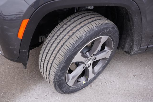 New 2026 Jeep Grand Cherokee Limited w/ Luxury Tech Group II AWD/4WD image 9