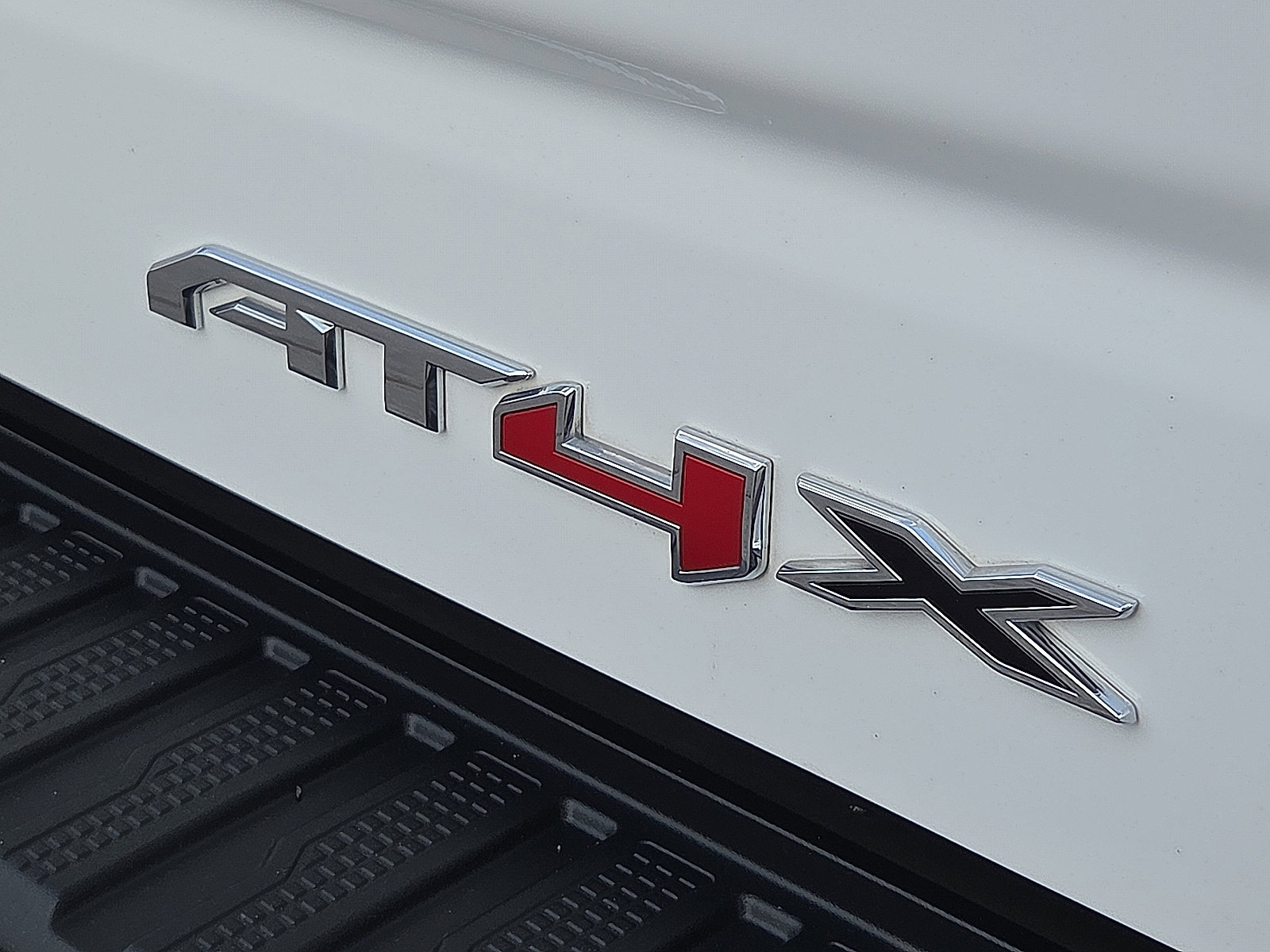 Used 2024 GMC Sierra 1500 AT4X AWD/4WD image 8
