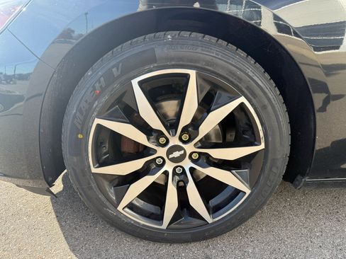 Used 2018 Chevrolet Malibu LT image 9