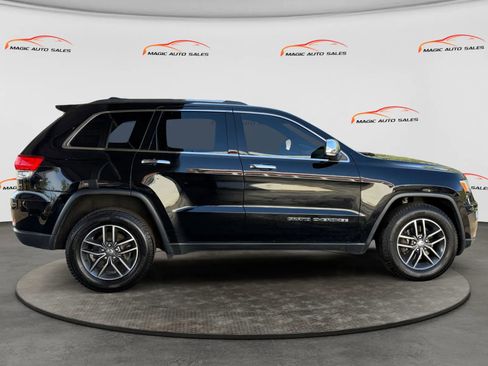 Used 2017 Jeep Grand Cherokee Limited AWD/4WD image 6