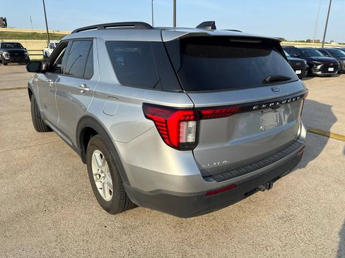 Used 2025 Ford Explorer Active RWD image 7
