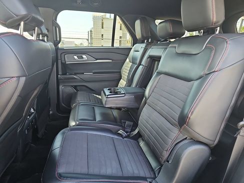 Used 2025 Ford Explorer ST-Line w/ ST-Line Street Pack AWD/4WD image 14