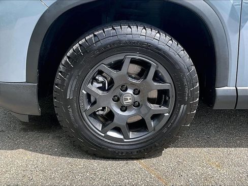 Used 2025 Honda Pilot TrailSport image 7