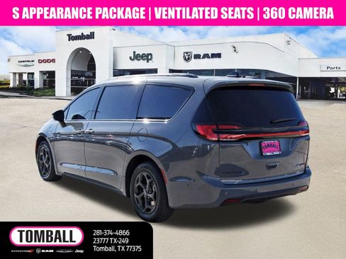 Used 2024 Chrysler Pacifica Premium image 5