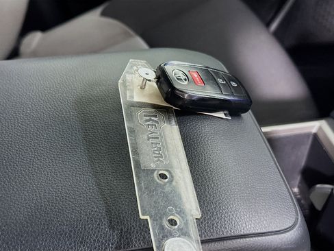 Used 2024 Toyota Tacoma TRD Sport image 33