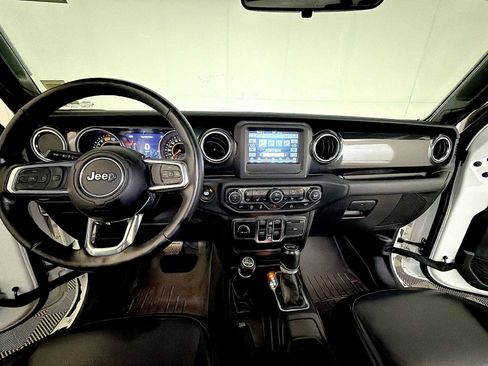 Used 2021 Jeep Wrangler Unlimited Sahara AWD/4WD image 17