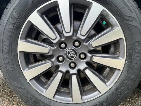 Used 2020 Toyota Sienna LE AWD/4WD image 11