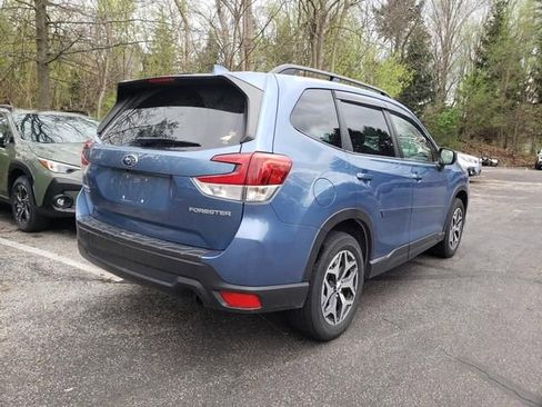 Used 2020 Subaru Forester Premium image 3