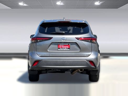Used 2026 Toyota Highlander XLE AWD/4WD image 10