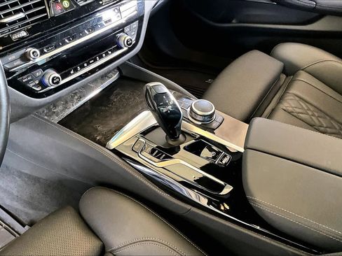 Used 2022 BMW 530i w/ M Sport Package image 16