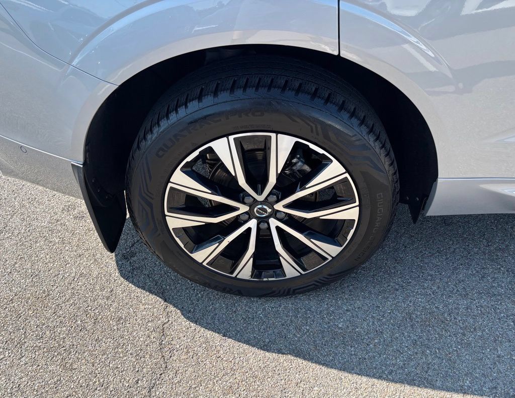 Certified 2024 Volvo XC60 B5 Plus w/ Climate Package AWD/4WD image 34