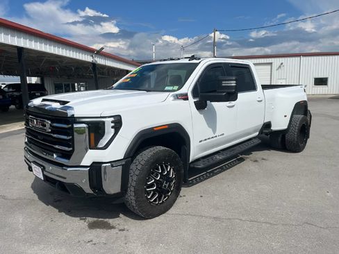 Used 2025 GMC Sierra 3500 SLE w/ Preferred Package AWD/4WD image 12