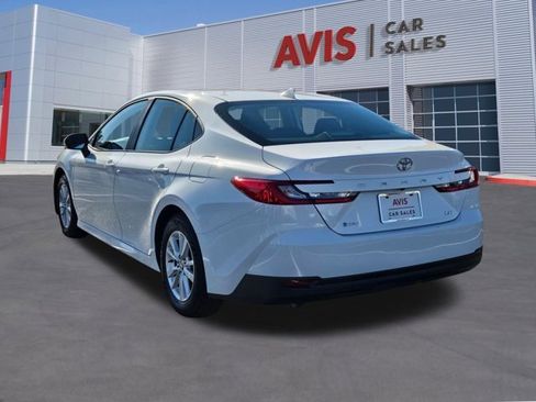 Used 2025 Toyota Camry LE image 10