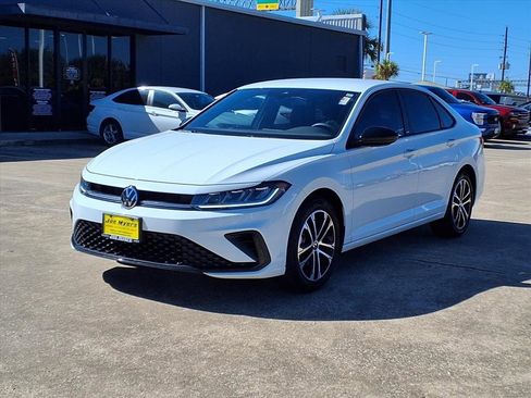 Used 2025 Volkswagen Jetta Sport image 2