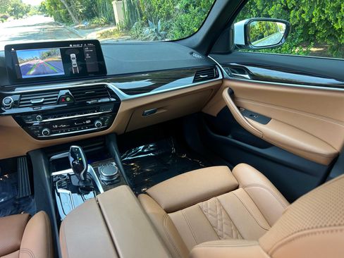 Used 2023 BMW 530i w/ Convenience Package RWD image 20