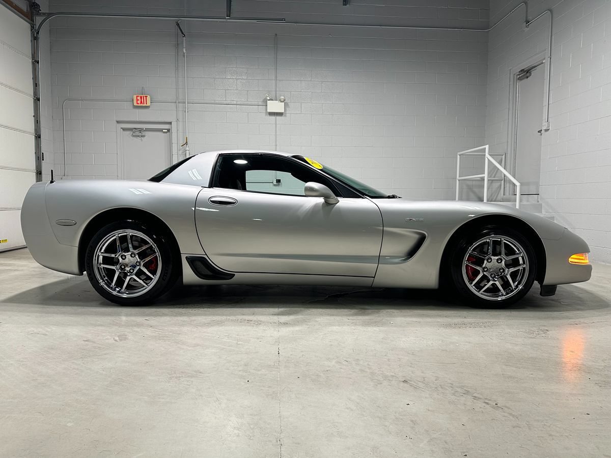 Used 2004 Chevrolet Corvette Z06 w/ Memory Package RWD image 2