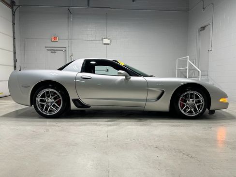 Used 2004 Chevrolet Corvette Z06 w/ Memory Package RWD image 2