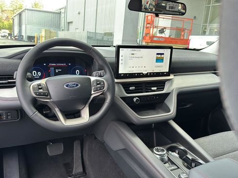 New 2026 Ford Explorer Active image 23