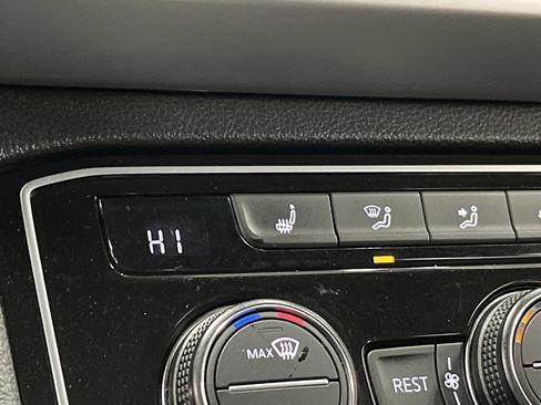 Used 2022 Volkswagen Atlas SE w/ Black Wheel Package image 7