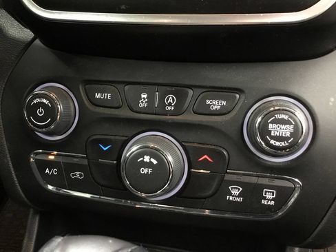 Used 2021 Jeep Cherokee Latitude Lux AWD/4WD image 26