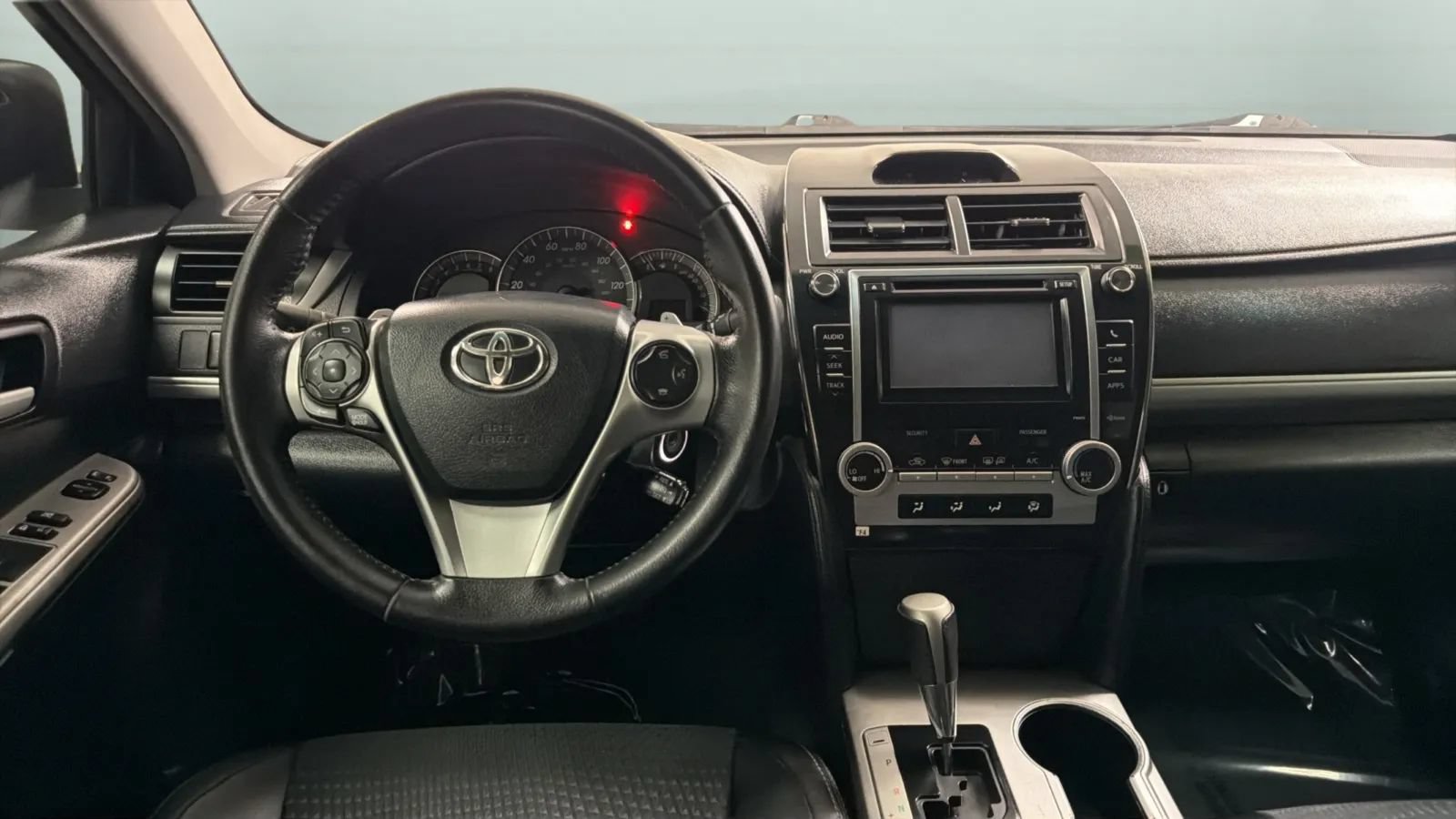 Used 2013 Toyota Camry SE FWD image 10