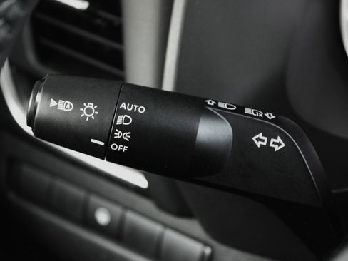 Used 2023 Nissan Rogue SV w/ SV Premium B Package image 32