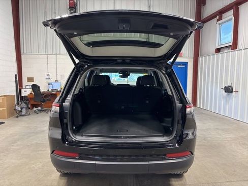 Used 2023 Jeep Grand Cherokee Limited w/ Black Appearance Package AWD/4WD image 19