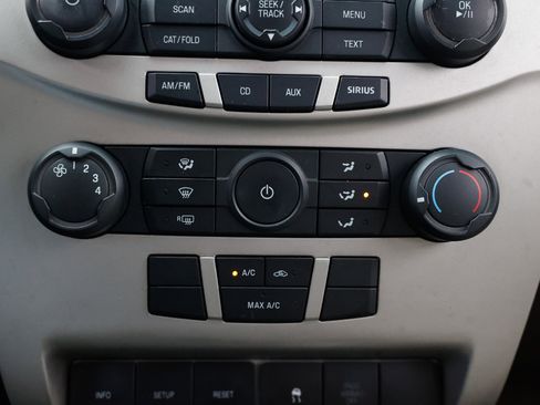 Used 2010 Ford Focus SE image 31