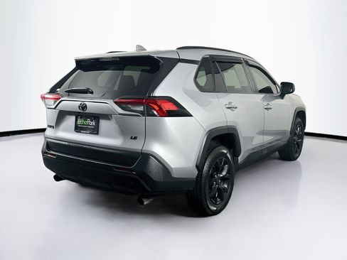 Used 2021 Toyota RAV4 LE FWD image 9