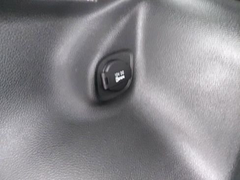 Used 2019 Jeep Cherokee Latitude Plus w/ Comfort/Convenience Group image 27