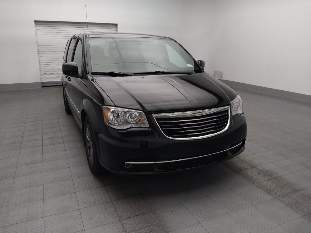 Used 2014 Chrysler Town & Country S FWD image 14