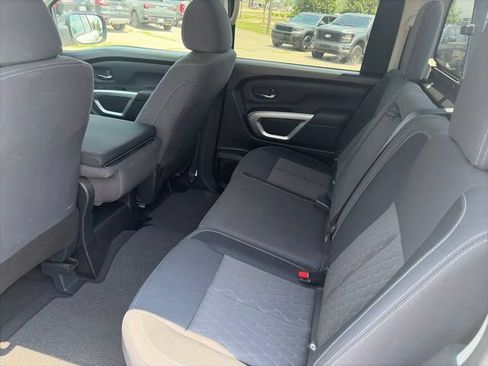 Used 2022 Nissan Titan SV RWD image 11