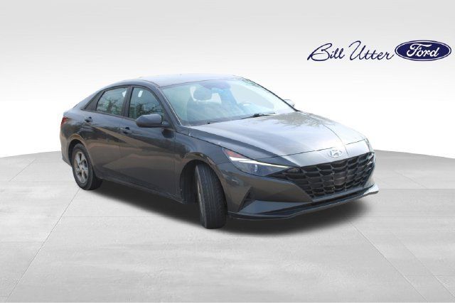 Used 2022 Hyundai Elantra SE w/ Preferred Accessory Package FWD image 3