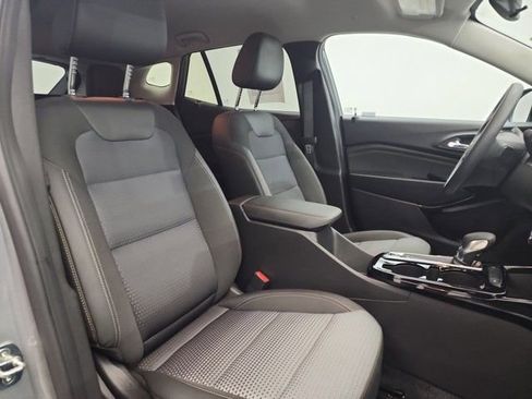 Used 2024 Chevrolet Trax LT image 35