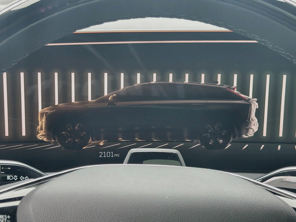 Certified 2025 Cadillac Optiq Luxury 2 AWD/4WD image 12