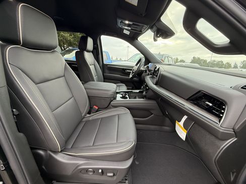 New 2025 Chevrolet Suburban Premier image 10