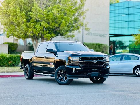 Used 2017 Chevrolet Silverado 1500 LTZ Z71 w/ LTZ Plus Package AWD/4WD image 2