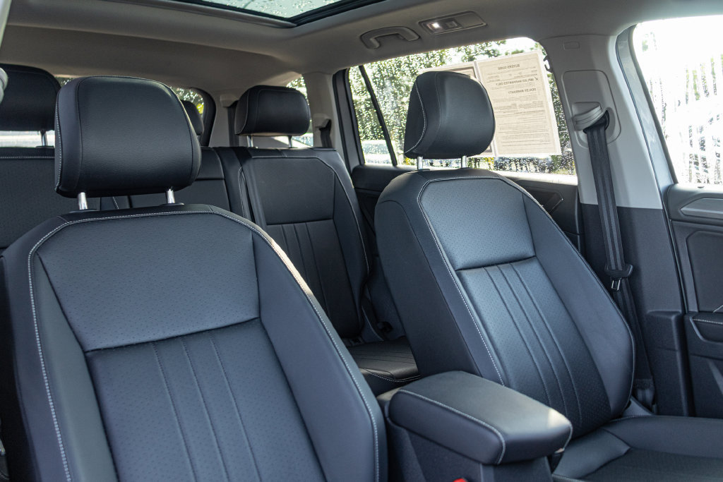 Certified 2023 Volkswagen Tiguan SE w/ Panoramic Sunroof Package FWD image 35