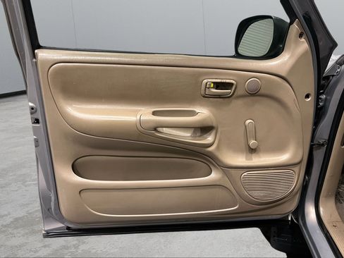 Used 2000 Toyota Tundra Regular Cab 2WD image 23