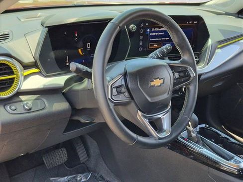 Used 2024 Chevrolet Trax LT w/ Driver Confidence Package FWD image 10