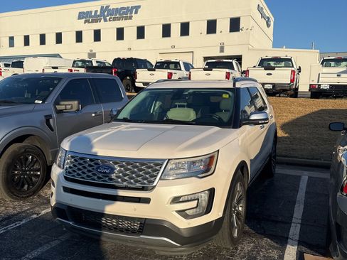 Used 2017 Ford Explorer Platinum image 1