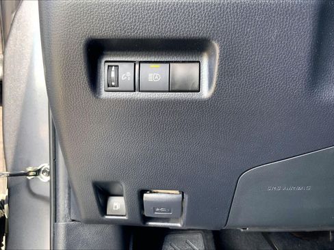 Used 2024 Toyota RAV4 XLE AWD/4WD image 33