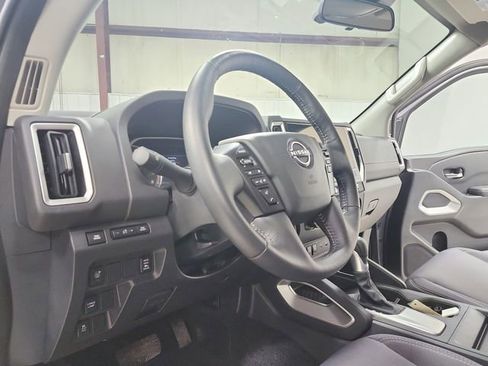 Used 2025 Nissan Frontier SV w/ SV Convenience Package RWD image 18
